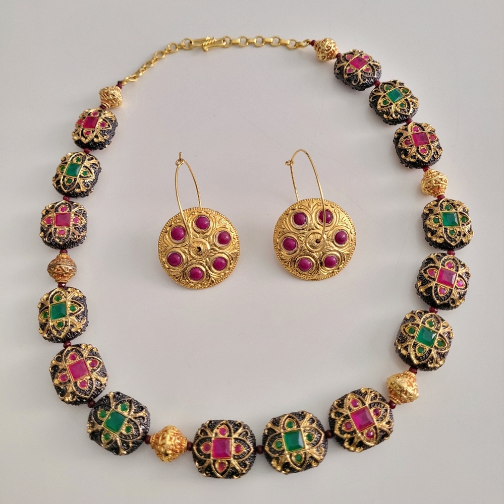 Multi-color necklace and earrings set